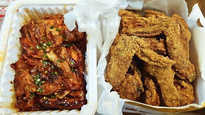 20250525_194242.jpg 저녁 직화바베큐 치킨과 후라이드 치킨