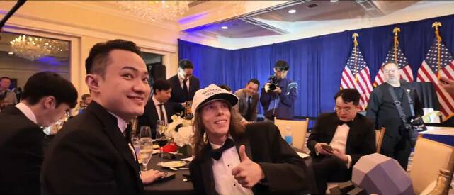 중국계 부호 저스틴 선이 자신의 소셜미디어에 올린 만찬 영상에는 음식의 모습은 자세히 나오지 않는다. 소셜미디어 갈무리