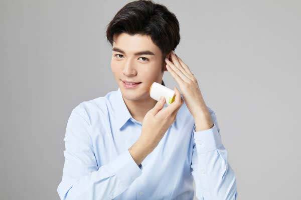 톤업 선크림은 특유의 색상 때문에 자외선을 차단할 만큼 충분히 바르지 않게 될 가능성이 있다./클립아트코리아