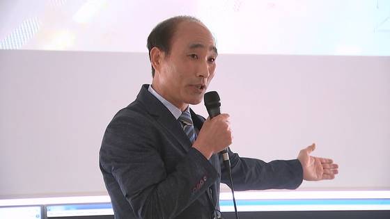 2023년 5월 30일?충남 태안군 안흥종합시험센터에서 L-SAM의 4차 요격 시험 당시 이진익 원장이 브리핑하고 있다. KFN TV 캡처