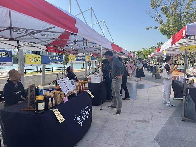 지난해 열린 '별빛촌 목요장터' ⓒ영천시