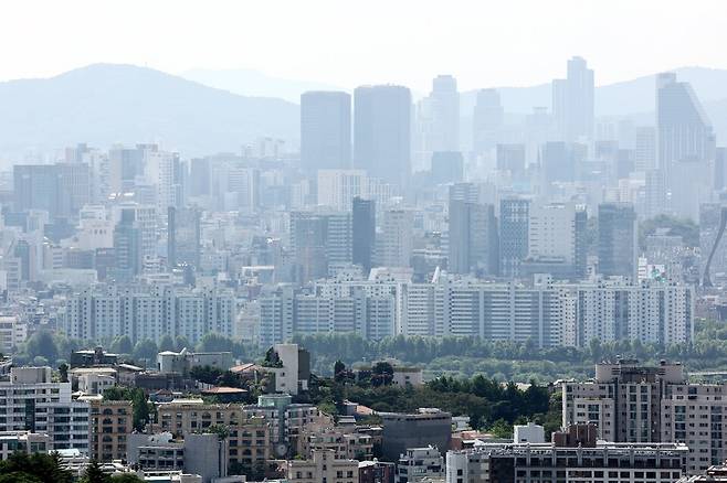 지난 25일 서울 남산에서 바라본 아파트 단지의 모습 ⓒ연합뉴스