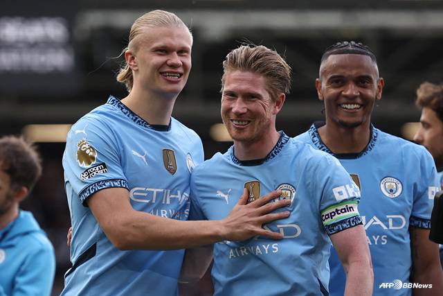 기뻐하는 맨시티 선수들. /AFPBBNews=뉴스1