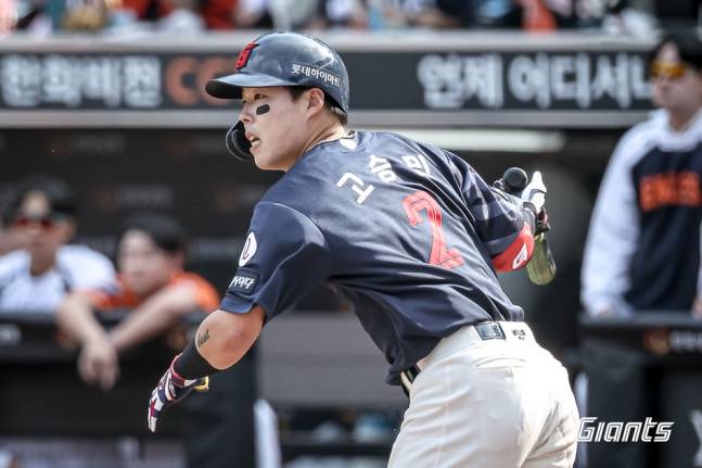 롯데 고승민이 25일 대전 한화전에서 안타를 치고 있다. /사진=롯데 자이언츠 제공