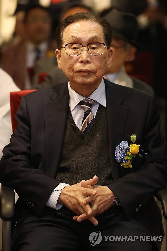 개막식 참석한 문명대 교수 (서울=연합뉴스) 강민지 기자 = 문명대 동국대 명예교수가 25일 서울 중구 동국대 박물관에서 특별전 '보묵천향(寶墨天香)―보배로운 먹, 하늘의 향기' 개막식에 참석하고 있다. 2025.3.25 mjkang@yna.co.kr