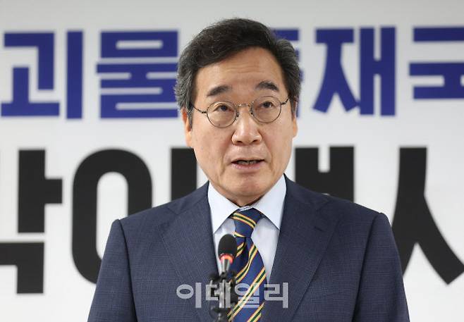 이낙연 새미래민주당 상임고문이 27일 오전 서울 여의도 당사에서 김문수 국민의힘 대통령 후보와의 개헌·공동정부 연대와 김 후보 지지를 선언하며 기자회견을 하고 있다.(사진=노진환기자)