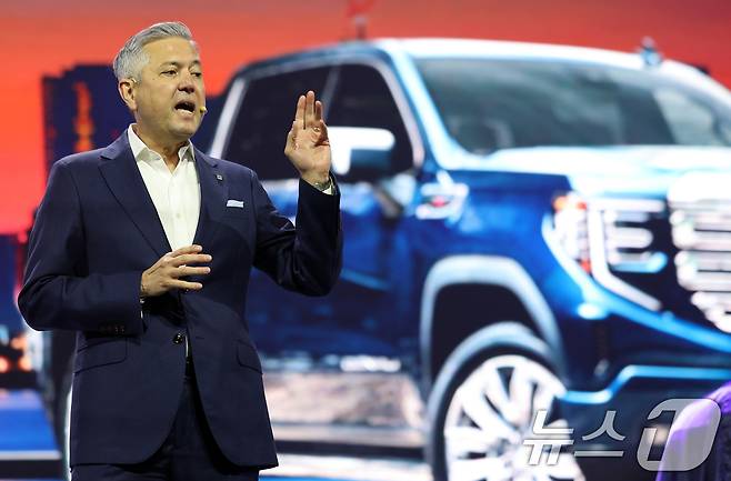 헥터 비자레알 GM한국사업장 사장이 16일 경기 광명 아이벡스 스튜디오에 열린 캐딜락 대형 SUV '더 뉴 에스컬레이드' 미디어 출시 행사에서 인사말을 하고 있다. 2025.4.16/뉴스1 ⓒ News1 이동해 기자