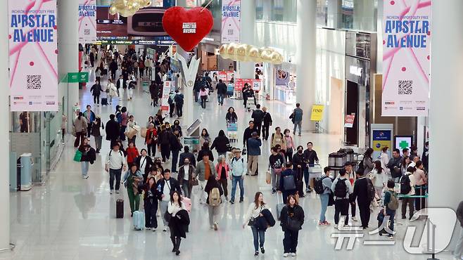 10일 인천국제공항 제1터미널 면세점 모습. 2025.3.10/뉴스1 ⓒ News1 김진환 기자