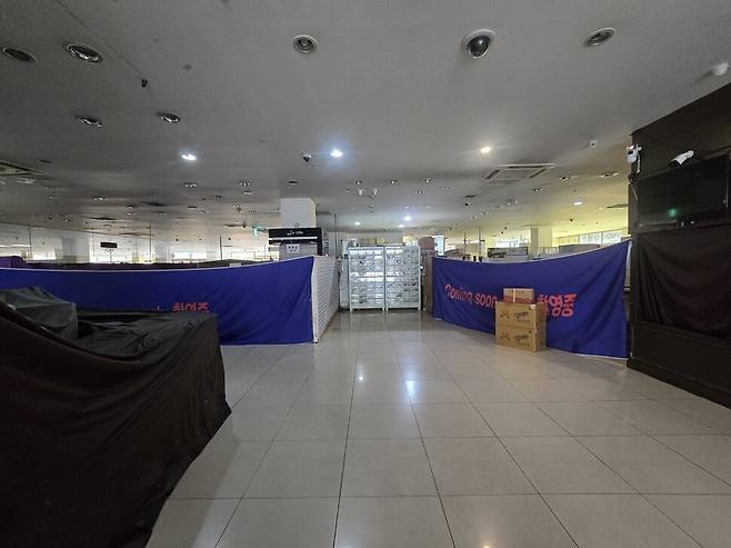 2025년 5월8일 한때 ‘충북의 명동’으로 불렸던 청주시 성안길의 한 복합쇼핑몰 안이 텅 비어 있다. 손고운 기자 songon11@hani.co.kr