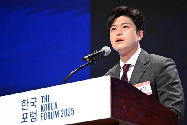 김용태 국민의힘 비상대책위원장이 27일 서울 중구 웨스틴조선서울에서 열린 '2025 한국포럼'에 참석해 축사를 하고 있다. 박시몬 기자