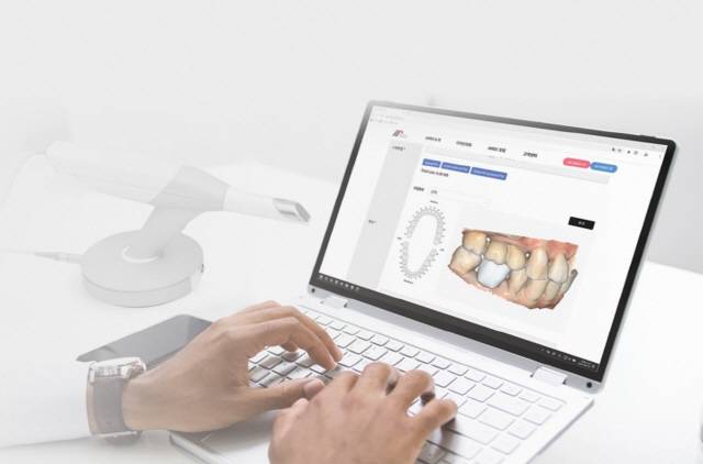 ▲ 강릉 하스가 개발한 플랫폼 ‘AMDC(Amber Mill Design Center)’ 구현 모습.