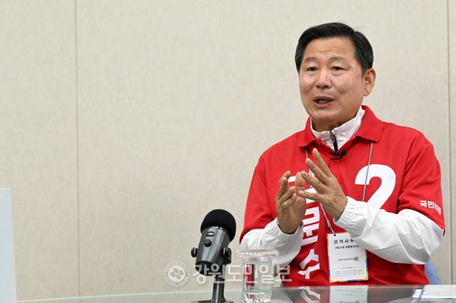 ▲ 이철규 국민의힘 강원도당위원장이 27일 강원도민일보 스튜디오에서 6·3 대선 직격 인터뷰를 하고 있다. 김정호 기자