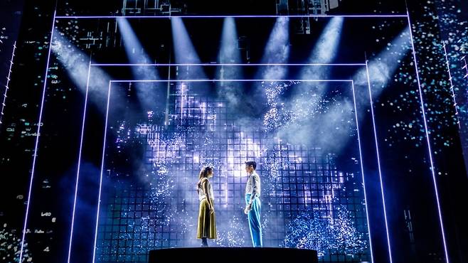 브로드웨이 무대에 오른 뮤지컬 '어쩌면 해피엔딩' 공연 장면. 메튜 머피, 에반 짐머만 제공