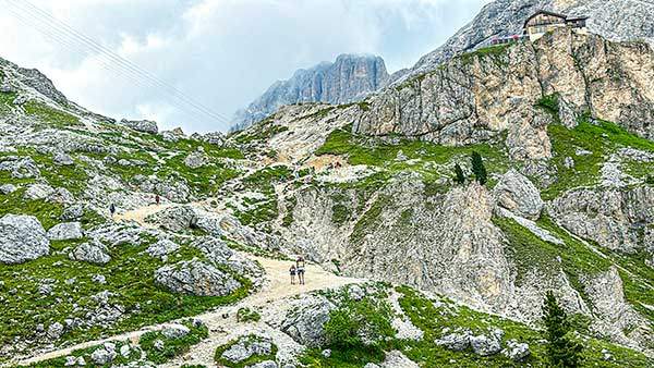 돌로미티 트레킹에서는 어린 아이들과 함께 온 가족들의 모습을 쉽게 볼 수 있다.