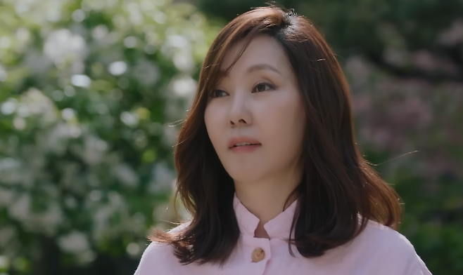 김남주가 오랜 시간 애정을 쏟아 가꿔온 정원을 공개하며, 현실적인 고충도 함께 털어놓았다. 유튜브 채널 ‘김남주’ 캡처