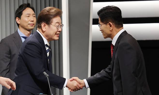 더불어민주당 이재명 대선후보(왼쪽), 국민의힘 김문수 대선후보. 국회사진기자단