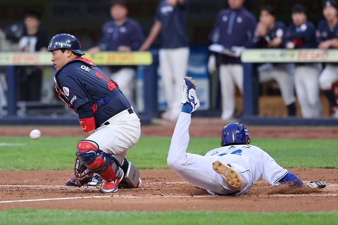 ▲ 홈으로 들어오는 박승규. 이날 삼성 선수들은 정말 적극적으로 뛰었다 ⓒ 삼성 라이온즈