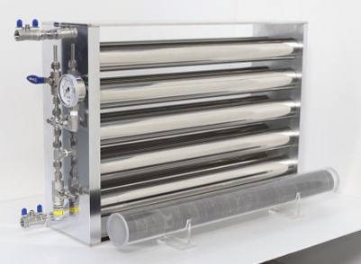 하이드로럭스가 개발한 모듈형 수소저장시스템(왼쪽)과 저장 합금 적용 HL-1.85 수소연료 전지 지게차./하이드로럭스/