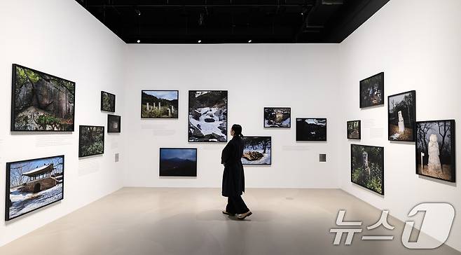 28일 서울 도봉구 서울 시립 사진미술관에 작품들이 전시돼 있다. 2025.5.28/뉴스1 ⓒ News1 이승배 기자