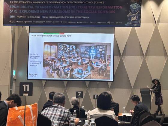 27일 사회과학협의회 국제학술대회 에서 야마구치 시노부 교수가 발표 중이다. 강혜란 기자