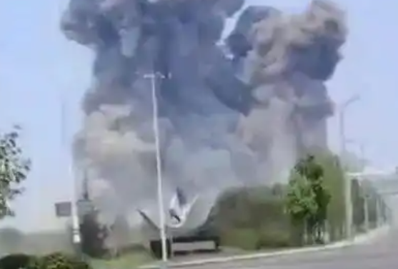 중국 산둥성 웨이팡 가오미시의 화학공장에서 폭발사고가 발생했다. /빌리빌리 영상 캡처.