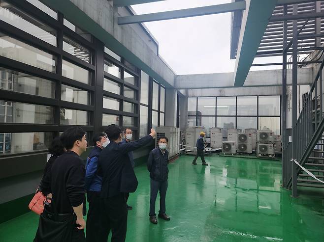고층빌딩 자살예방 현장점검 모습. 강남경찰서 제공