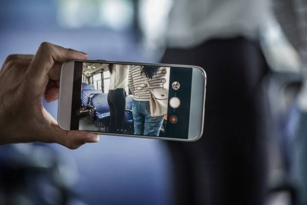 지난 21일 서울 성북구 고려대학교에서 열린 축제에서 여성의 신체를 불법 촬영한 혐의를 받는 20대 남성이 경찰에 붙잡혔다. 사진은 기사와 관련없음./사진=게티이미지뱅크.