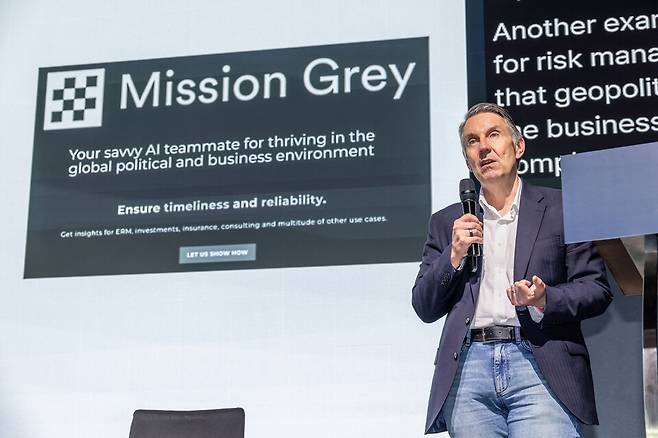 28일 서울 여의도 페어몬트 앰배서더 서울 그랜드볼룸에서 열린 '시사저널 미래포럼 2025(SSF2025)'에서 주코 아베나이넨 미션그레이 및 프리피나 공동 창업자가 발표를 하고 있다. ⓒ시사저널 최준필