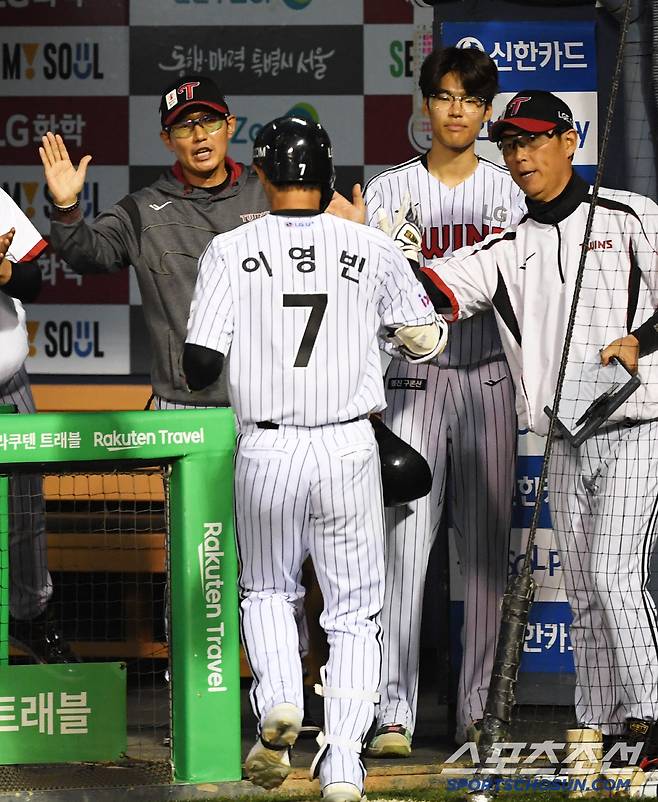 28일 잠실구장에서 열린 LG 트윈스와 한화 이글스의 경기. 6회말 1사 LG 이영빈이 솔로포를 날린 뒤 환호하고 있다. 잠실=박재만 기자 pjm@sportschosun.com/2025.05.28/