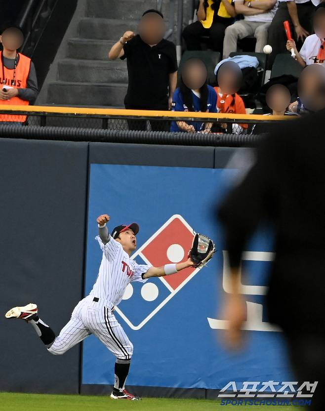 29일 잠실야구장에서 열린 한화와 LG의 경기, 3회초 2사 1루 LG 중견수 박해민이 한화 플로리얼이 타구를 잡아내고 있다. 잠실=허상욱 기자wook@sportschosun.com/2025.05.29/