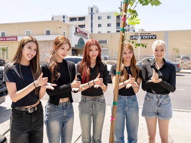 LA 나무심기 행사에 참여한 A2O MAY. A20엔터테인먼트