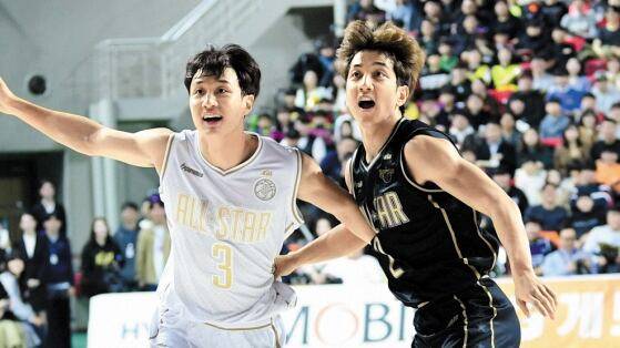 지난 1월 KBL 올스타전에서 서로를 상대하던 허웅(왼쪽)과 허훈 형제. /스포츠조선 허상욱 기자