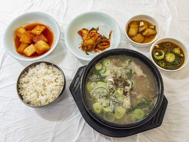 ‘70년소머리국밥’의 음식.