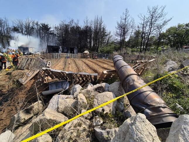 29일 오후 경북 포항시 남구 동해면 신정리 포항공항 인근 야산에 해군 해상초계기가 추락했다. 연합뉴스