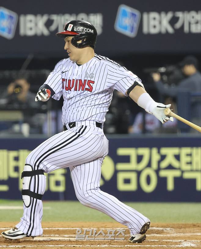 2025 KB0리그 프로야구 LG트윈스와 한화이글스의 경기가 28일 오후 서울 잠실야구장에서 열렸다. 7회말 무사 1루 박동원이 안타를 치고 있다. 잠실=김민규 기자 mgkim1@edaily.co.kr