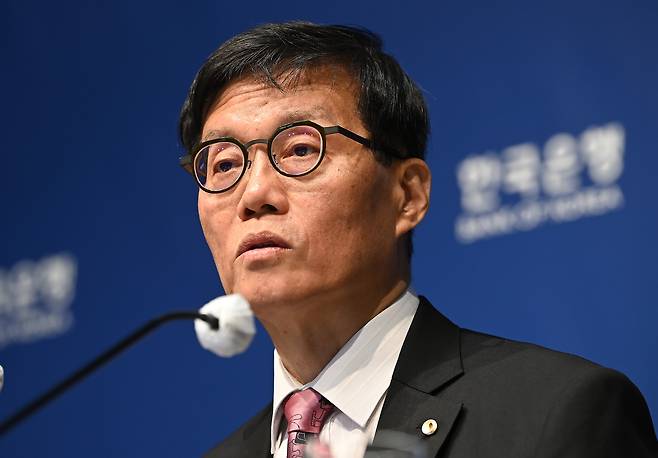BOK Gov. Rhee Chang-yong speaks at a press conference at the central bank's headquarters in Seoul, Thursday. (Joint Press Corps)