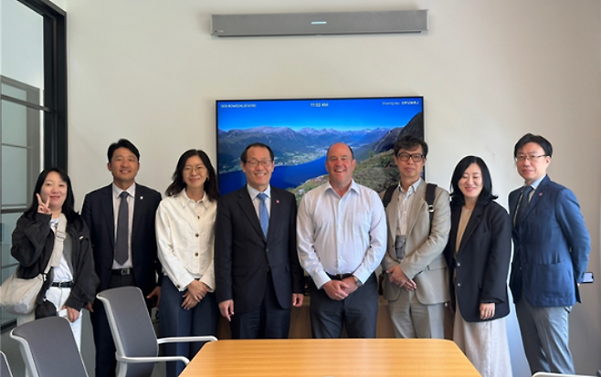 지난 28일 오전(현지 시각) 미국 샌프란시스코에서 이준승 부산시 행정부시장과 게리 올리버 스타트업 지놈 ‘하이퍼그로스 글로벌’ 프로그램 대표(President) 등이 참석한 가운데 업무 협의를 진행했다. 부산시 제공