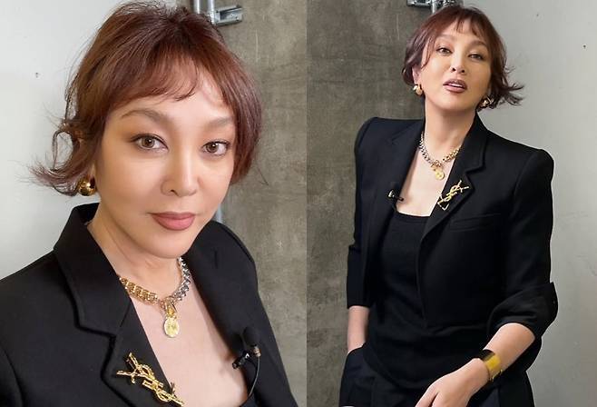 이승연은 블랙 슈트 셋업에 골드 포인트를 더한 압도적 스타일링으로 ‘카리스마 사모님’ 무드를 완벽히 연출했다.사진=이승연 SNS