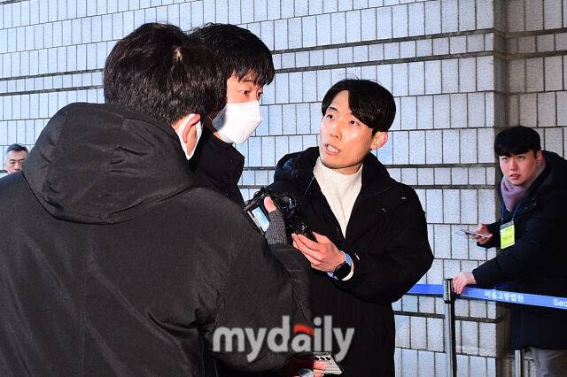 2024년 1월 30일 KIA 타이거즈 김종국 전 감독이 배임수재 혐의에 대한 구속 전 피의자심문(영장심사)를 위해 서울중앙지법으로 향하고 있다. 장정석 전 단장과 김종국 전 감독은 KIA타이거즈 후원사인 한 커피업체로부터 금품을 수수한 혐의를 받고 있다. 앞서 KIA 타이거즈는 28일 김종국 감독에게 직무를 정지 시켰고, 29일 김종국감독과 계약을 해지했다./마이데일리