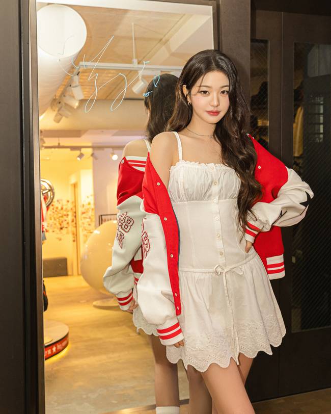 타미 진스 캡슐 컬렉션 런칭 자리를 빛내준 브랜드 앰버서더 장원영