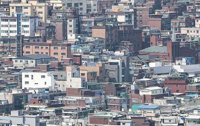 서울 시내의 연립·다세대주택 밀집 지역 전경. 1분기 서울 연립·다세대 매매 거래는 늘어난 반면, 전세는 감소하고 월세 비중은 60%를 넘어섰다. 뉴스1