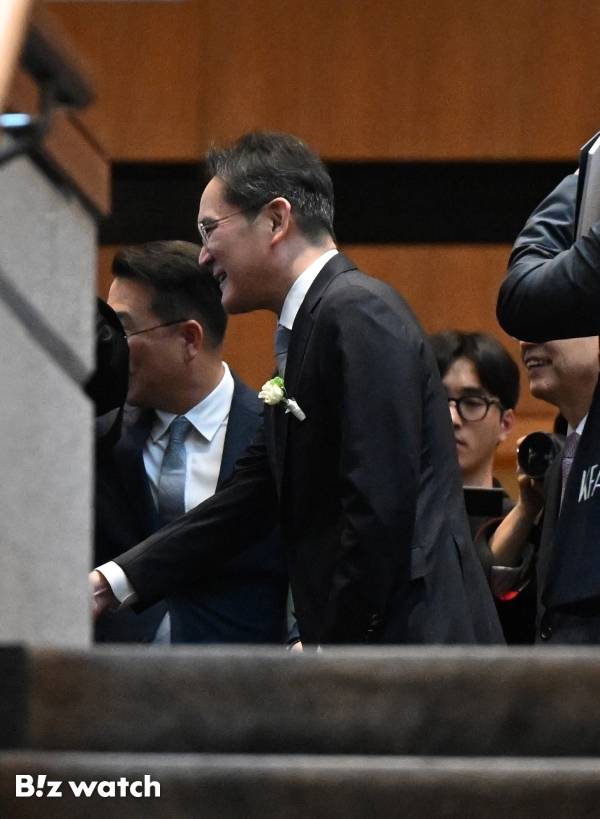 이재용 삼성전자 회장이 30일 서울 중구 신라호텔에서 열린 2025년 삼성호암상 시상식에 참석하고 있다./사진=이명근 기자 qwe123@