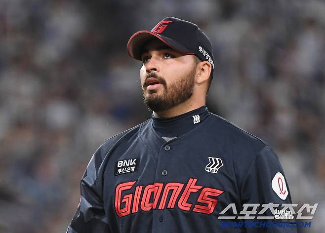 27일 대구 라이온즈파크에서 열린 롯데-삼성전. 5회말 2사 1, 2루 강민호 타석에서 감보아가 강판되고 있다. 대구=정재근 기자 cjg@sportschosun.com/2025.5.27/