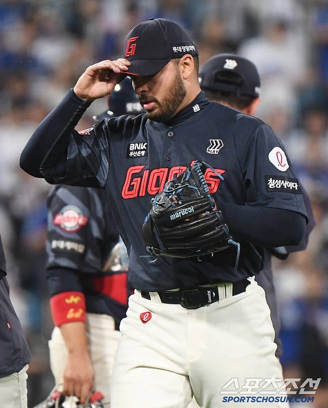 27일 대구 라이온즈파크에서 열린 롯데-삼성전. 5회말 2사 1, 2루 강민호 타석에서 감보아가 강판되고 있다. 대구=정재근 기자 cjg@sportschosun.com/2025.5.27/