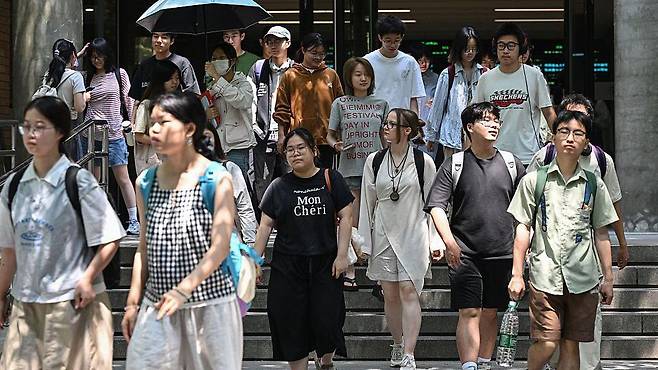 과거 중국은 미국 내 외국인 유학생 비율 1위를 차지했으나, 미-중 관계가 악화하면서 중국인 유학생 수는 점차 줄어들고 있다.