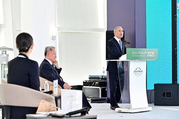 ⓒ인도-태평양 지역의 해양 안보를 위해 한미 동맹과 각국의 역할을 의논하는 세션이 제20회 제주포럼에서 열렸다. 발표자 해리 해리스 前 미 인도-태평양사령관