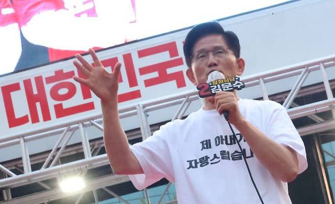 김문수 국민의힘 대선 후보가 30일 오후 강원 춘천시청 인근에서 열린 춘천시 유세에서 지지를 호소하고 있다. ⓒ데일리안 방규현 기자