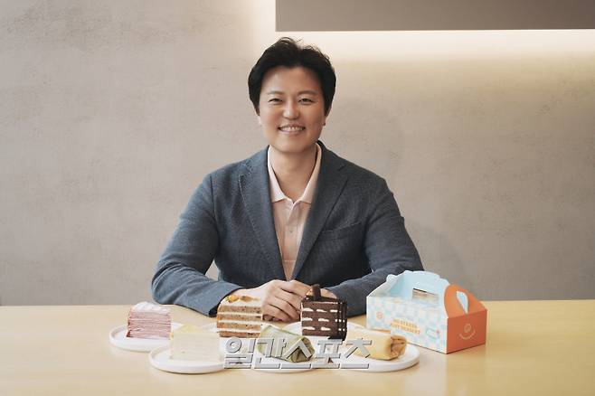 곽계민 그레닉스 대표가 빌리엔젤 케이크를 소개하고 있다. 그레닉스 제공