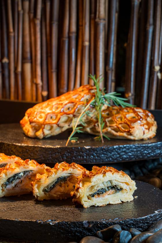 더 마켓 키친의 연어 웰링턴.