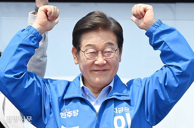 이재명 더불어민주당 대선 후보가 30일 강원 춘천시 춘천역 광장에서 유세를 펼치며 지지를 호소하고 있다. 박민규 선임기자